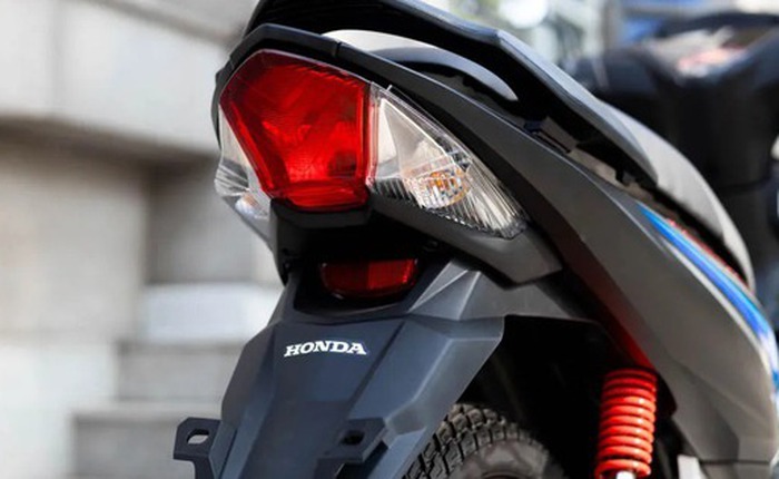 Xe máy số “siêu tiết kiệm” của Honda bất ngờ giảm sâu, chỉ tốn 1,56 lit/100 km