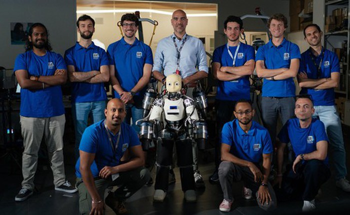 Robot cứu hộ đeo ba lô phản lực: Từ ý tưởng khoa học viễn tưởng đến hiện thực đáng kinh ngạc