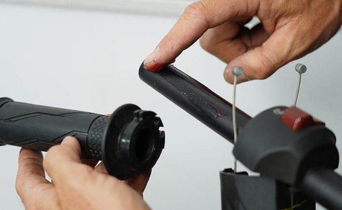 Chia sẻ kinh nghiệm thực chiến: Cách xử lý khẩn cấp khi dây ga xe máy bị đứt