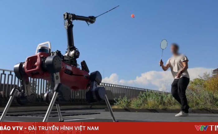 Tay vợt 4 chân đầu tiên trong làng cầu lông thế giới: đánh rất uyển chuyển, nhưng mắt hơi kém và phản xạ hơi chậm