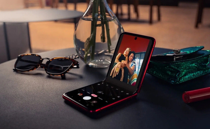 Từng có giá gần 20 triệu, điện thoại màn gập Motorola giờ chỉ còn gần 5 triệu nhưng vẫn khó hút khách