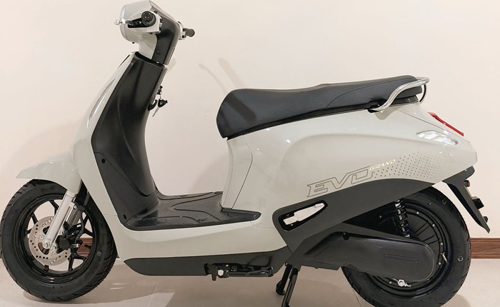 Ảnh thật VinFast Evo Grand: Hai người ngồi có chật không, cốp xe có thể lắp thêm pin phụ trông ra sao?