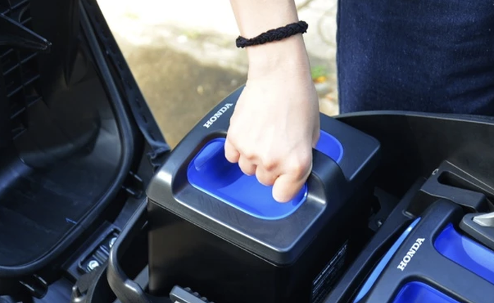 Nói thật là, nếu xe máy điện cứ thiết kế pin tháo rời để sạc dễ hơn là đã giải quyết bao nhiêu vấn đề