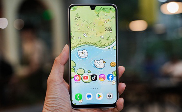Điện thoại 5G tầm trung mới của Samsung cấu hình khá, hứa hẹn cập nhật 6 năm, màu xám "bao đẹp", giá 6 triệu