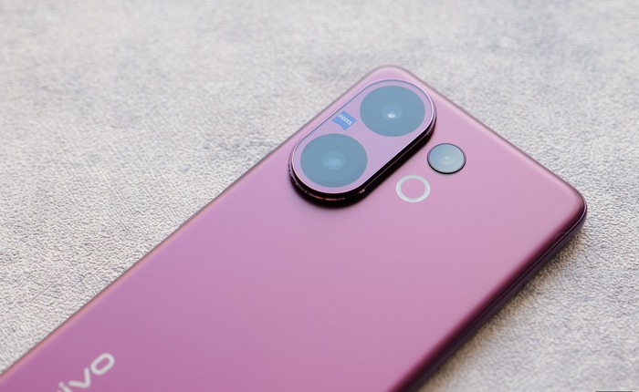 vivo ra mắt điện thoại thiết kế cực mê, có hẳn camera tele ZEISS 50MP, pin 6.500 mAh, Snapdragon 7 Gen 4, giá 16 triệu đồng