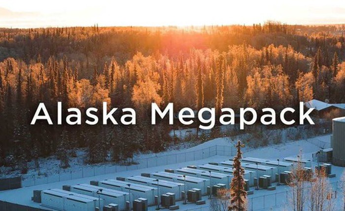 Bí mật bên trong khối pin rộng bằng sân bóng đá mini giữa lòng Alaska