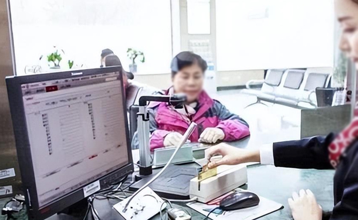 Nữ nhân viên ngân hàng vay 700 triệu đồng, từ chối 10 cuộc gọi cảnh sát, khi thấy 1 bức ảnh mới biết bị lừa 6 tỷ đồng