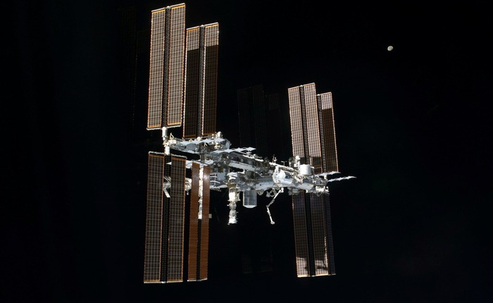 NASA lần đầu sơ tán phi hành đoàn ISS sau sự cố sức khỏe hiếm gặp của phi hành gia