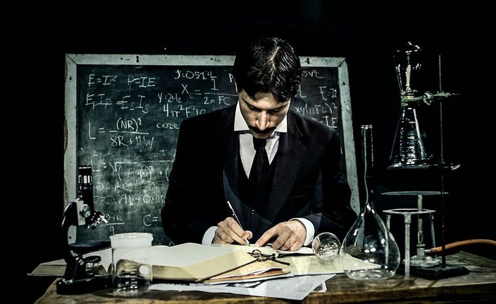 Người viết tiểu sử của Nikola Tesla khẳng định nhà khoa học này đã liên lạc với người ngoài hành tinh