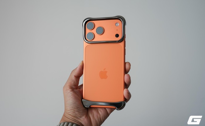 Đây là ốp cho iPhone 17 Pro Max với giá hơn 2 triệu đồng nhưng hở gần hết, chỉ che cái cần che