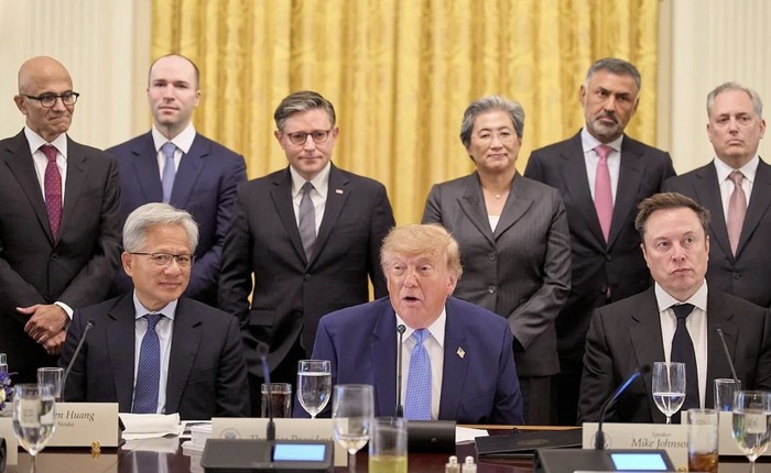 Ông Trump và loạt CEO AI ký cam kết chưa từng có trong lịch sử
