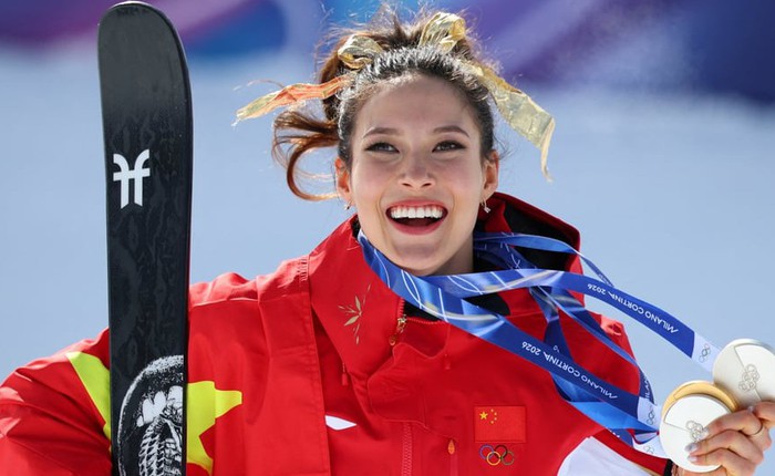 Profile "khủng" của "công chúa tuyết" hot nhất Olympic: 6 huy chương, 1580 điểm SAT, học vật lý lượng tử Stanford, kiếm 23 triệu đô