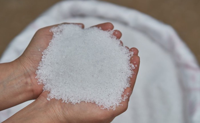 Thứ nhìn như muối nhưng là khắc tinh của ẩm ướt: Giá vài chục nghìn, cứ trời nồm là bán chạy