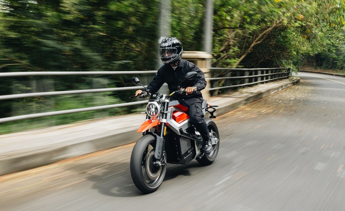 Thích tốc độ mà ngại xăng tăng giá thì đây là loạt xe máy điện nhanh nhất Việt Nam: Có mẫu 'vít' được tới 130km/h, giá từ vài chục đến cả trăm triệu đồng