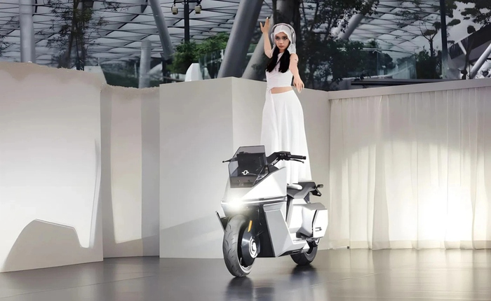 Không phải Honda, Yamaha hay BMW Motorrad, đây mới là chiếc xe máy điện tự cân bằng đầu tiên sản xuất hàng loạt