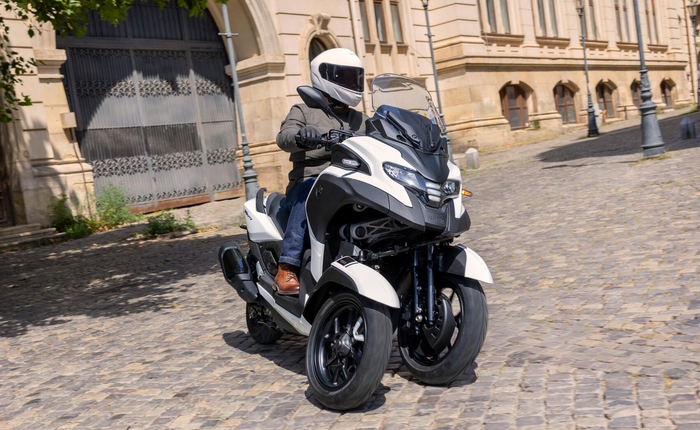 Yamaha tung xe tay ga ba bánh có túi khí đầu tiên thế giới khiến thị trường xe máy toàn cầu chấn động