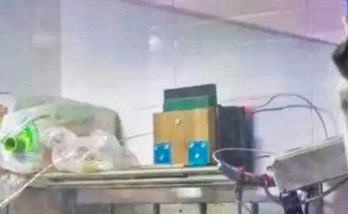 Người đàn ông dùng loa phóng thanh kể chuyện ma suốt 10 tiếng mỗi ngày để trả thù hàng xóm