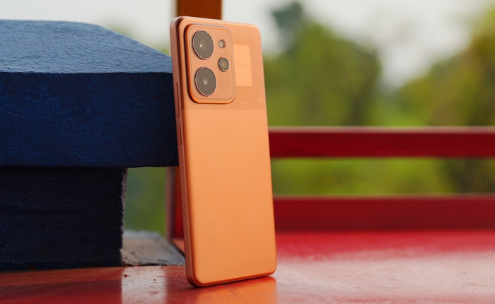 Đây là "pin dự phòng 10001mAh" gắn thêm màn hình và camera, cấu hình khá, mỏng nhẹ hơn flagship, màn siêu sáng 6500 nits, giá gần 16 triệu