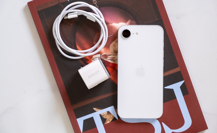 Trên tay củ sạc tích hợp màn hình thông minh, có AI quản lý sạc, giá 550.000 đồng