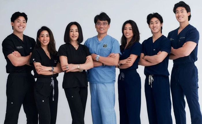 Gia đình có 7 bác sĩ gây sốt mạng xã hội