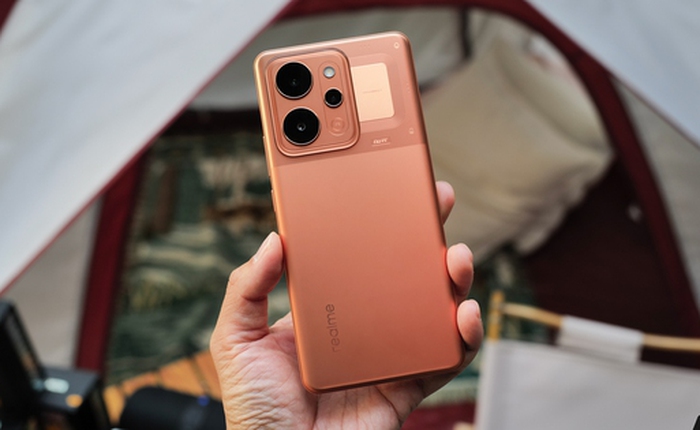 Đây là viên pin sạc dự phòng 10.001 mAh nhưng có mọi tính năng của một chiếc điện thoại, bao gồm cả việc chụp ảnh cho bạn