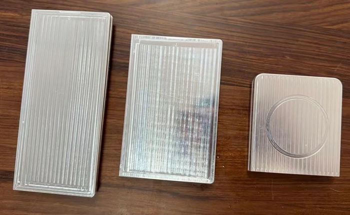 Sau iPhone Fold, đến lượt 3 máy gập nhà Samsung lộ dummy nhôm từ bên làm phụ kiện