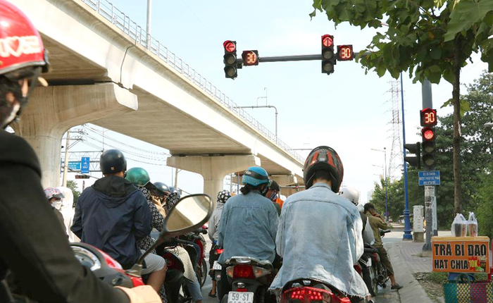 Dừng đèn đỏ kiểu này có thể bị phạt tới 22 triệu đồng, người dân chú ý