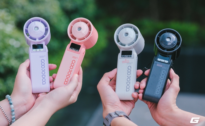 Dùng thử quạt cầm tay mini phun sương giá chỉ hơn 200.000 đồng mới thấy mỗi gió thôi là chưa đủ!