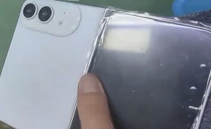 iPhone Fold bất ngờ lộ diện với màu trắng ngoài đời thực: Apple sắp hồi sinh Touch ID trên iPhone màn hình gập?