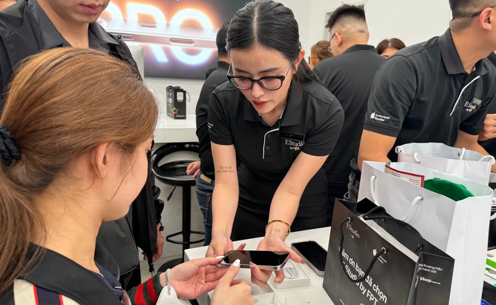 Lần đầu tiên sau nhiều năm, Apple chịu thua!