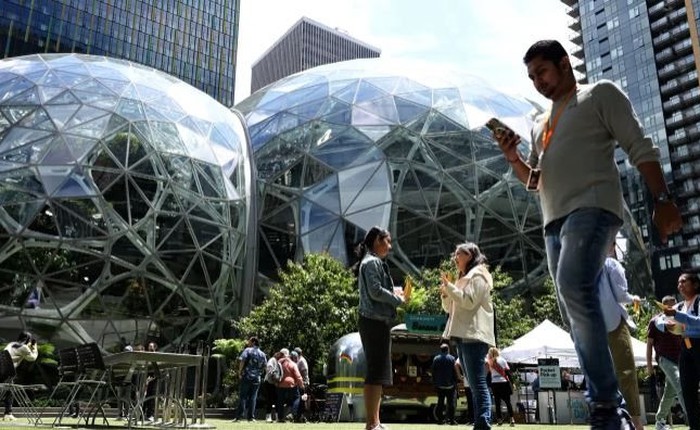Cú sốc của 30.000 nhân sự Amazon: Bị sa thải qua tin nhắn, 10 năm cống hiến vỡ vụn chỉ sau 1 đêm