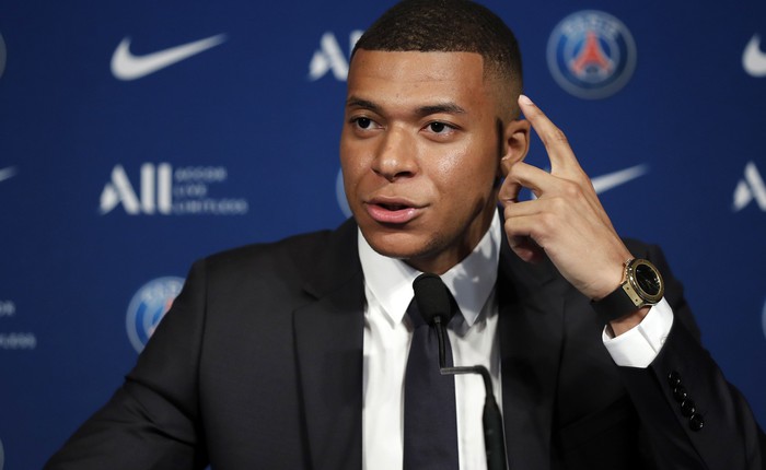 Mbappé ghi bàn bằng chân, ghi điểm bằng tiếng Anh!