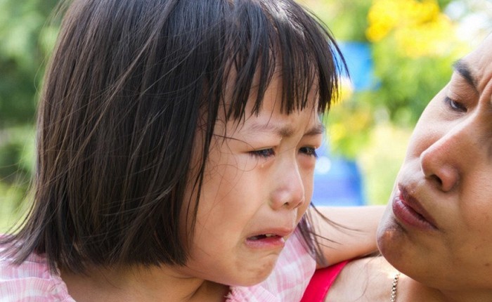 Khoa học não bộ cảnh báo: Hành động này của cha mẹ đang "làm hỏng" vùng vỏ não trước trán của trẻ!