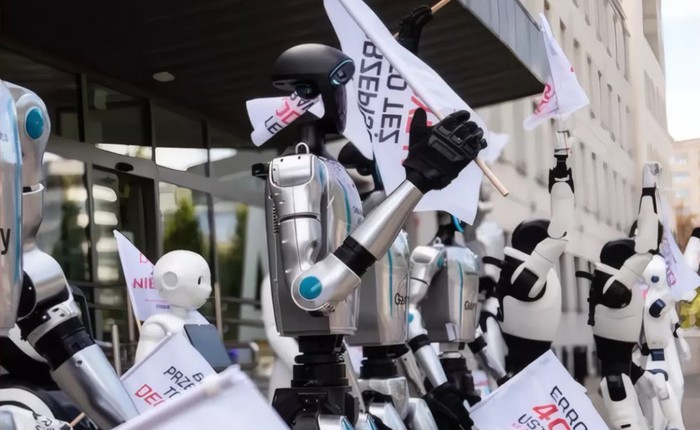 Cảnh tượng khó tin tại Ba Lan: Robot xuống đường “biểu tình”, đòi bảo vệ việc làm cho con người trước AI