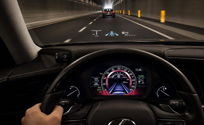 Lexus bị tố nhận diện sai mắt người lái, tài xế Mỹ gốc Á tính chuyện kiện hãng