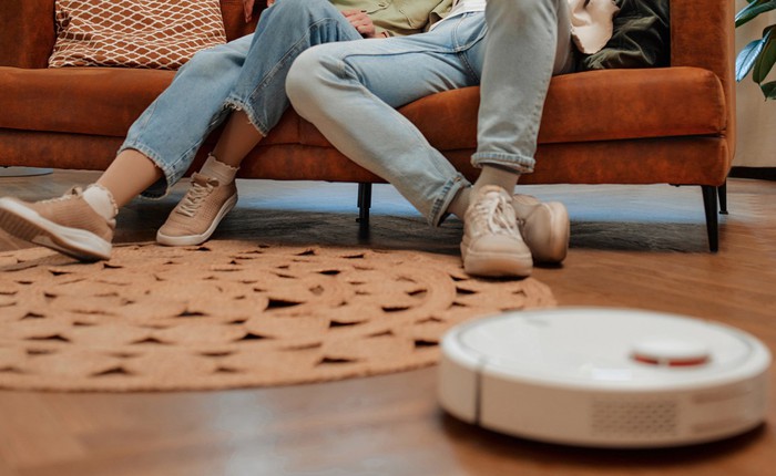 Dùng robot hút bụi để ghi lại cảnh vợ ngoại tình, người chồng thắng kiện rồi nhận án 5 tháng tù