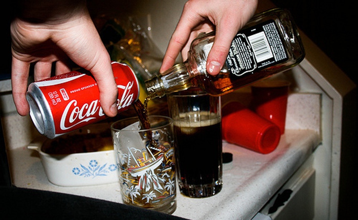Những chất độc không thể ngờ tới trong Coca Cola