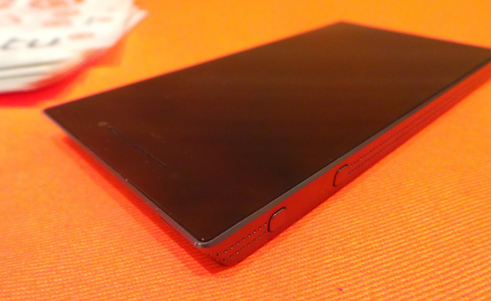 Smartphone chạy Ubuntu đầu tiên tự tin ra mắt vào năm sau