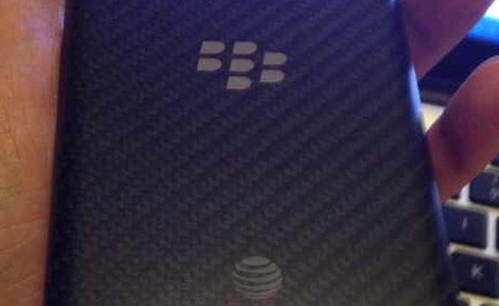 Điện thoại màn hình lớn BlackBerry A10 có thể tháo được pin rời