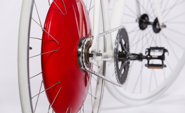 Bánh xe giúp biến xe đạp thường thành xe đạp "lai"