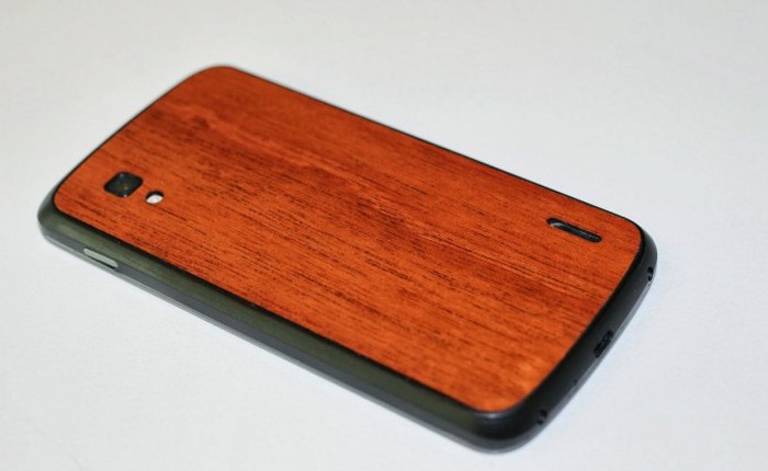 Cận cảnh quy trình độ vỏ gỗ ấn tượng cho Nexus 4