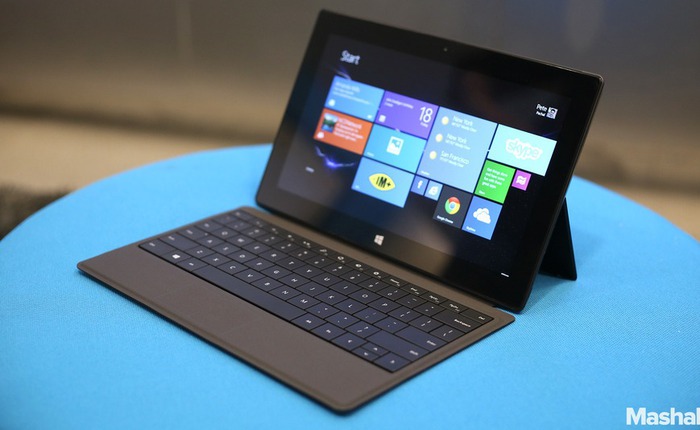 Học Nokia, Microsoft tung quảng cáo ném đá iPad Air