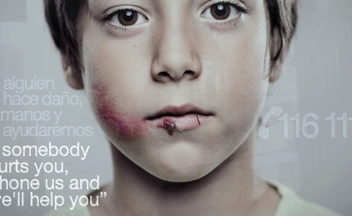 Poster với thông điệp ẩn dấu dành cho trẻ em bị bạo hành