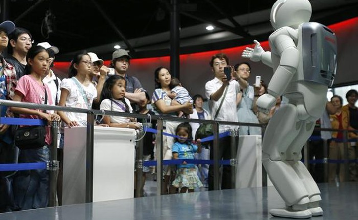 Người máy Asimo thất bại trong vai trò hướng dẫn viên