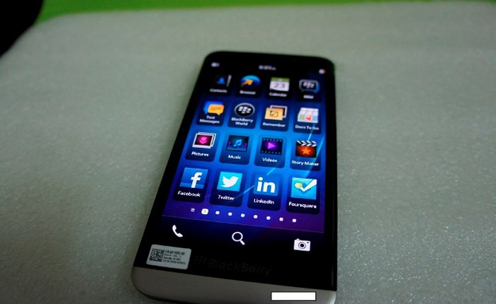 Xuất hiện ảnh thực tế rõ nét của phablet BlackBerry A10 màn hình lớn tại Việt Nam