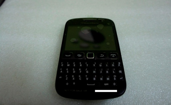 Ảnh thực tế rõ nét BlackBerry Curve 9720 giá rẻ tại Việt Nam