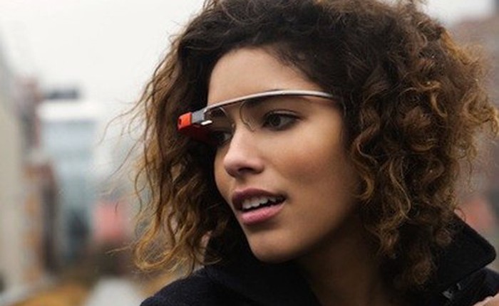 Kính thông minh Google Glass khó có hàng trong năm nay