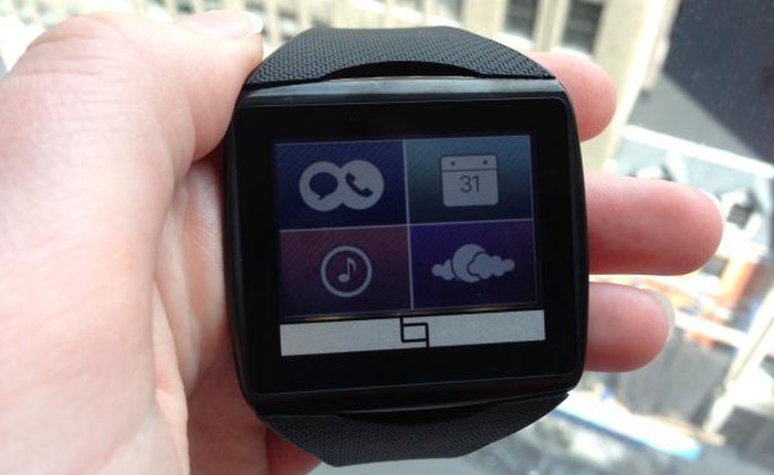 Qualcomm giới thiệu đồng hồ thông minh Toq với màn hình mirasol tiết kiệm điện