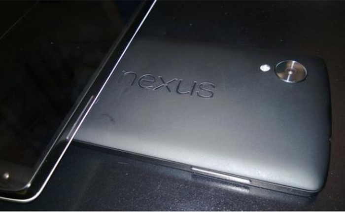 Giá bán điện thoại Nexus 5 chỉ bằng nửa iPhone 5s