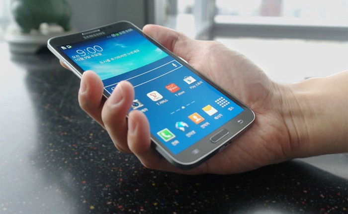 Samsung trình làng điện thoại màn hình cong Galaxy Round